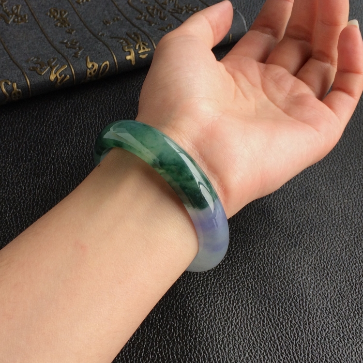 (超值推荐)冰种飘花略带紫罗兰手镯(56.2mm)