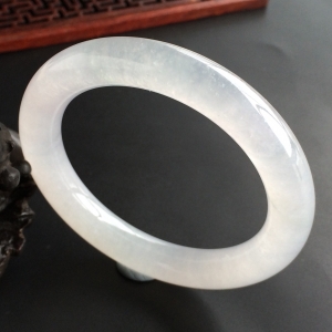 (超值推荐)冰种淡晴水圆条手镯(56.3mm)