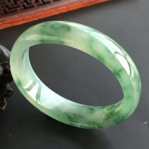 (超值推荐)冰种飘花贵妃镯(54.4mm-48mm)