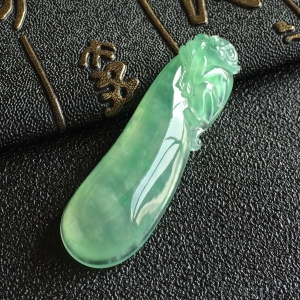 (超值推荐)冰种略飘翠福瓜挂件