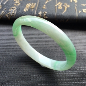(超值推荐)糯冰种淡黄加绿贵妃手镯(54.1mm-42mm)