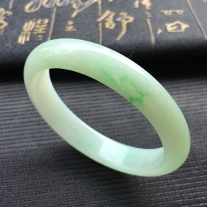 (超值推荐)糯冰种飘翠贵妃手镯(53.4mm-46.4mm)