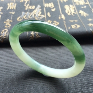 (超值推荐)糯冰种飘花圆条手镯(57.5mm)