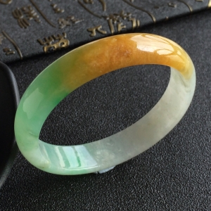 (超值推荐)糯冰种黄加绿贵妃镯(55mm-46.7mm)