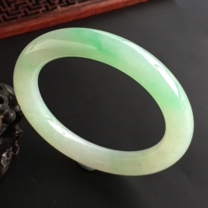 (超值推荐)糯冰种晴水略飘翠圆条手镯(58.3mm)