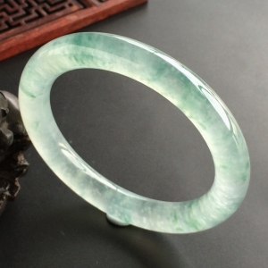 (超值推荐)冰种飘花圆条手镯(54.6mm)
