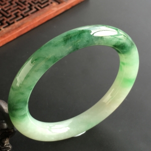 (超值推荐)糯冰种飘花圆条手镯(55.2mm)