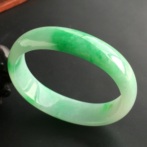 (超值推荐)糯冰种飘翠贵妃镯(55mm-44.7mm)