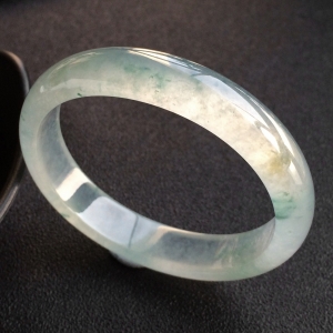 (超值推荐)冰种飘花贵妃镯(53.8mm-47.3mm)