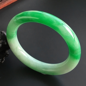 (超值推荐)糯冰种飘翠圆条手镯(56.5mm)