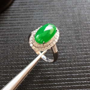 (超值推荐)糯冰种阳绿镶白金钻石戒指