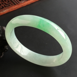 (超值推荐)糯冰种飘翠贵妃镯(55.6mm-49.5mm)