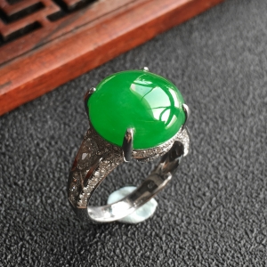(超值推荐)糯冰种阳绿镶白金钻石戒指