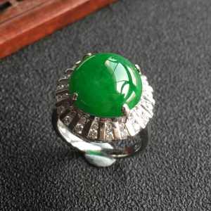 (超值推荐)糯冰种阳绿镶白金钻石戒指