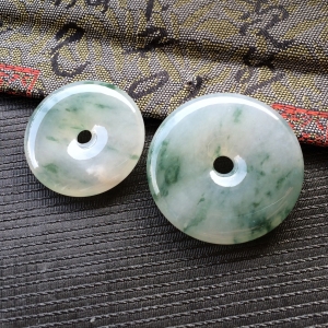 (超值推荐)糯冰种飘花平安扣挂件一对走