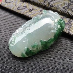 (超值推荐)糯冰种飘花福瓜挂件