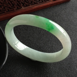 (超值推荐)糯冰种飘翠贵妃镯(55.6mm-46.4mm)