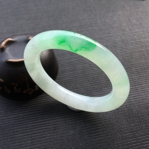 (超值推荐)糯冰种飘翠圆条手镯(57.4mm)