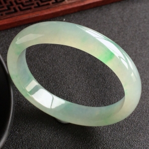 (超值推荐)冰种飘翠贵妃镯(56mm-49.5mm)