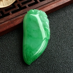 (超值推荐)糯冰种翠色福瓜挂件