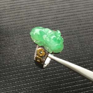 (超值推荐)糯冰种翠色镶18k金钻石貔貅戒指