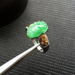 (超值推荐)糯冰种飘翠镶18k金钻石貔貅戒指