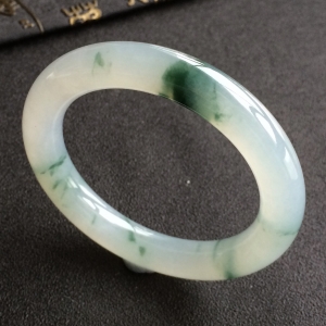 (超值推荐)糯冰种飘花圆条手镯(54.7mm)