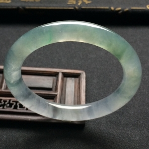 （超值推荐）冰种晴水圆条手镯（54.7mm）
