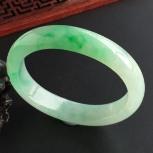 (超值推荐)糯冰种飘翠贵妃镯(53.6mm-46.5mm)