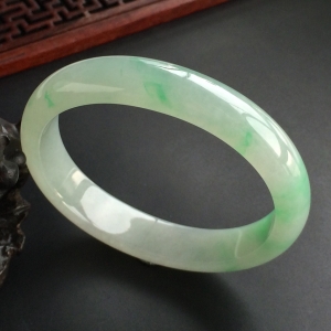 (超值推荐)糯冰种飘翠贵妃镯(55.3mm-48.8mm)