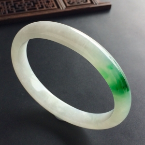 (超值推荐)糯冰种飘翠贵妃镯(54.5mm-47.1mm)
