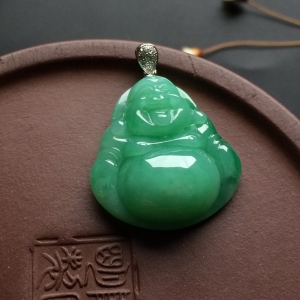 （超值推荐）糯冰种豆色玉佛挂件（金扣）