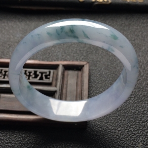 （超值推荐）糯冰种紫罗兰飘花贵妃镯（54.2mm-46.9mm）