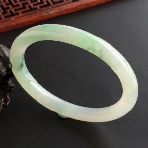 (超值推荐)糯冰种飘花贵妃镯(54.4mm-47.5mm)