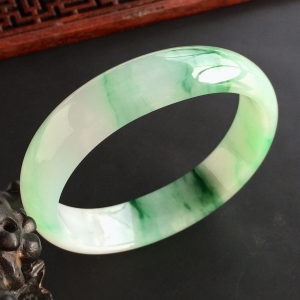 (超值推荐)糯冰种飘花贵妃镯(54.6mm-48.1mm)