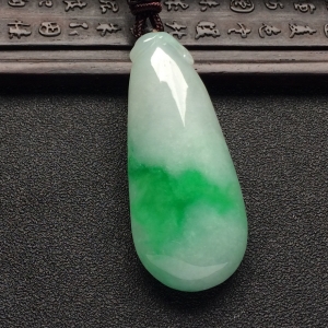 （超值推荐）糯冰种飘翠福瓜挂件
