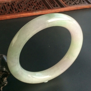 (超值推荐)糯冰种晴水略带淡紫罗兰圆条手镯(54mm)