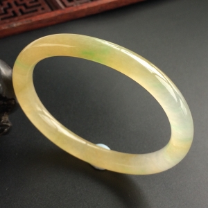 (超值推荐)糯冰种黄加绿贵妃镯(52.3mm-44.3mm)