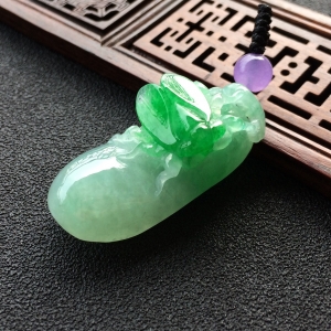 (超值推荐)糯冰种飘翠福瓜挂件