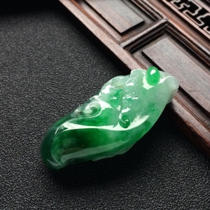 （超值推荐）糯冰种飘翠福瓜挂件