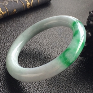(超值推荐)糯冰种飘翠圆条手镯(56.1mm)