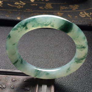 （超值推荐）糯冰种飘花圆条手镯（55.3mm）