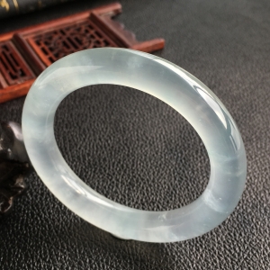 (超值推荐)冰玻种略飘花圆条手镯(54.6mm)
