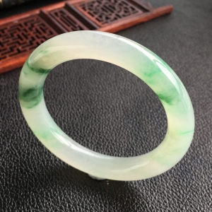 (超值推荐)冰种飘翠圆条手镯(56.2mm)