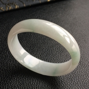 (超值推荐)糯冰种飘花贵妃镯(51.8mm-47.3mm)