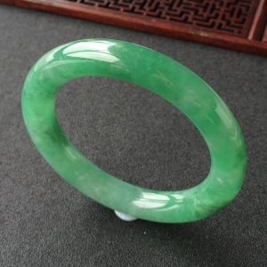 (超值推荐)糯冰种深绿圆条手镯(57mm)