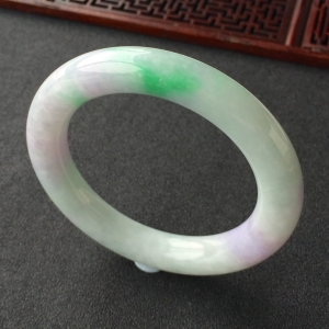 (超值推荐)糯冰种春带彩圆条手镯(57.7mm)
