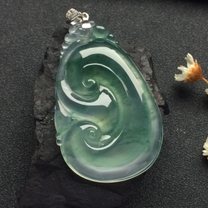 （超值推荐）冰种飘花如意挂件（金扣）