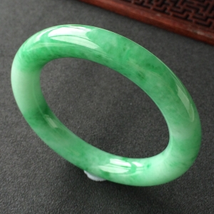 (超值推荐)糯冰种飘翠圆条手镯(56.6mm)