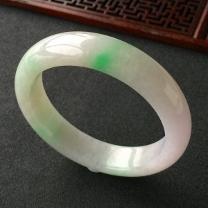 (超值推荐)糯冰种春带彩手镯(57mm)